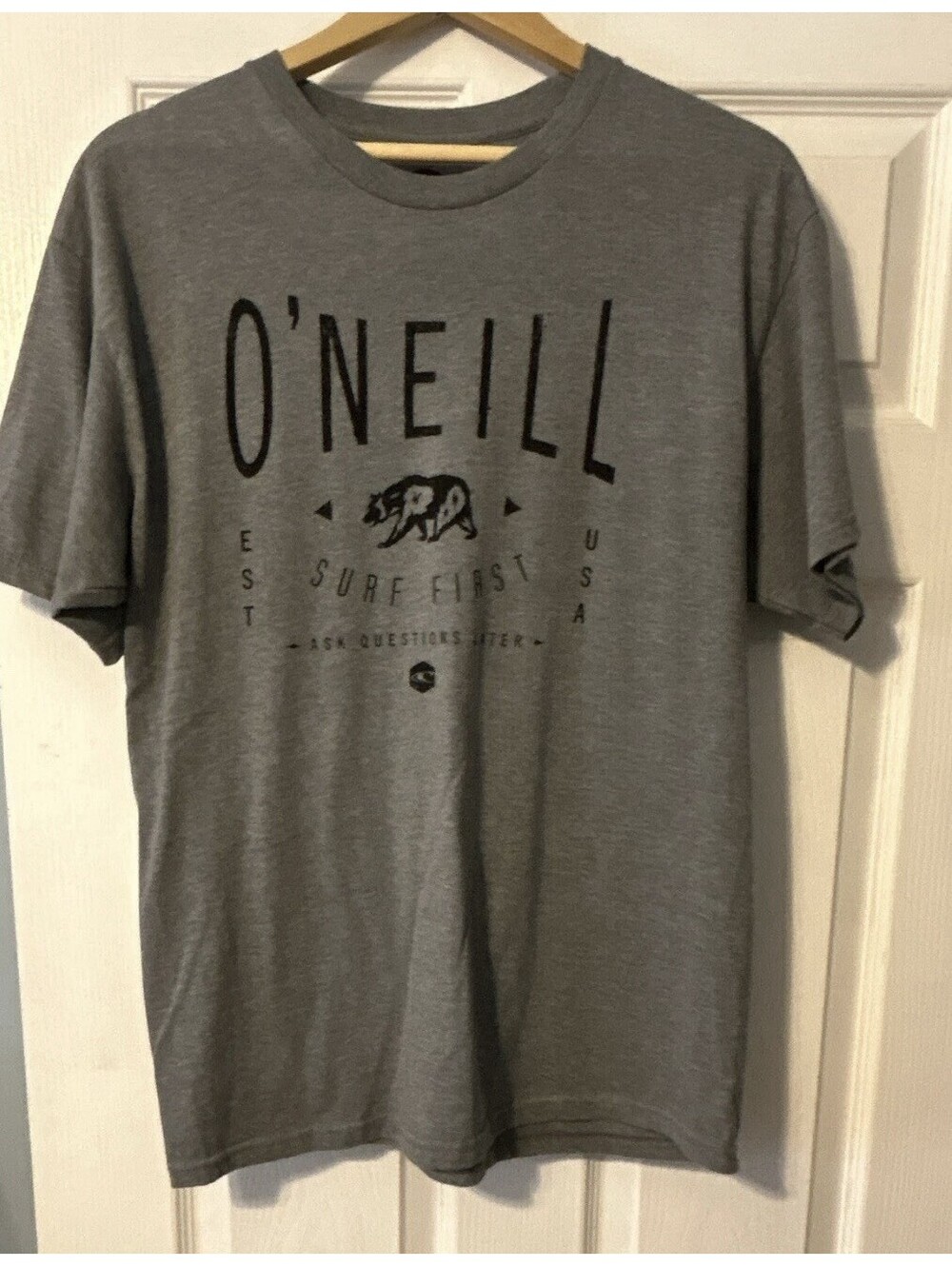 O'Neill Premium Tee Men's L Gray Graphic Print Crew Neck Short Sleeve Easy Care